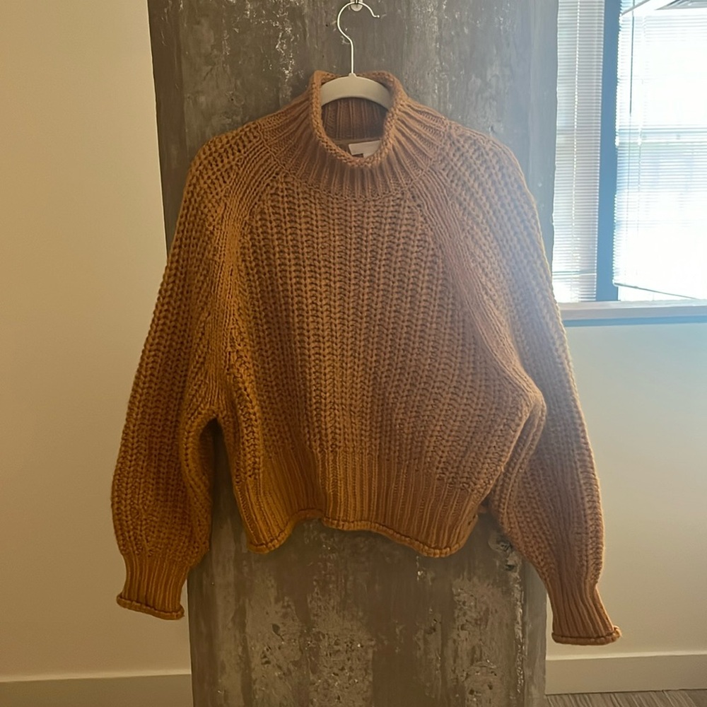 H&M chunky, knit cropped sweater!